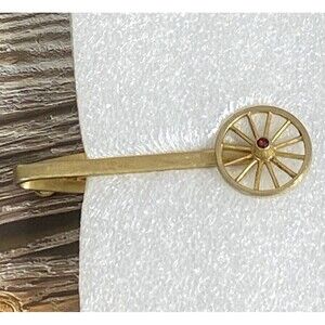 VINTAGE HICKOK GOLDTONE SPINNING WAGON WHEEL with RED CRYSTAL  TIE BAR